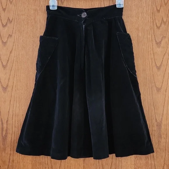 Misses vintage  black velvet flared skirt - Appr Sz XS - Picture 2 of 4